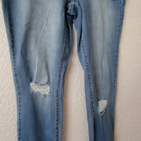 Style & Co. Blue Curve fit Mid rise Tummy control Skinny leg Ripped Jeans sz 10 - Picture 2 of 7